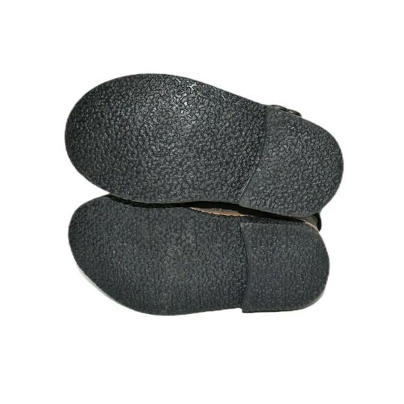 * Carters Toddler Girls Boots Size 5 Pewter Grey New with tags Flower buckles - Picture 4 of 4